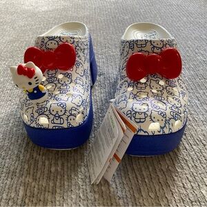 NWT‎ Crocs x Hello Kitty Heels Blue Red Bow Clog Mules Size 8 Sanrio 2024